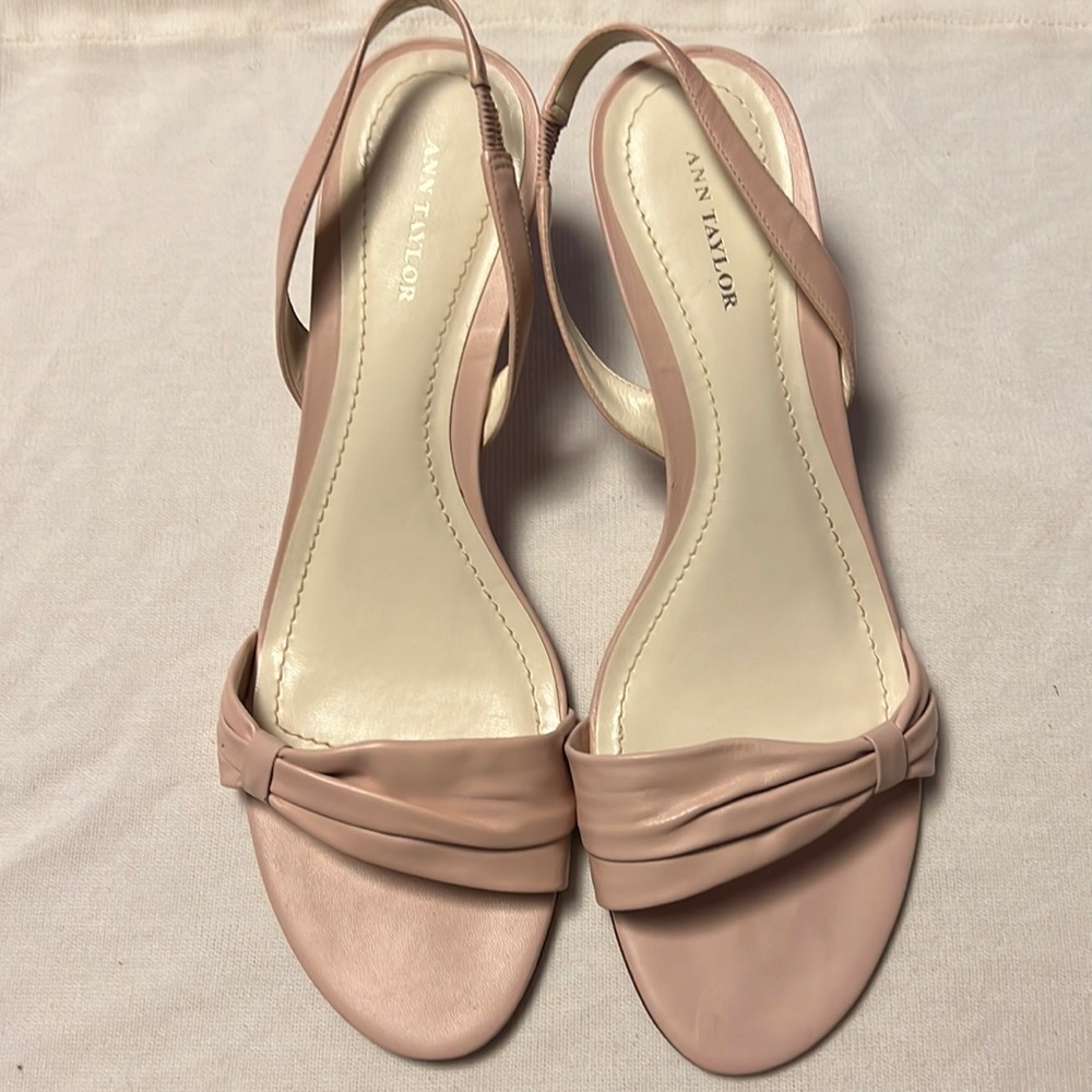 Ann Taylor light pink sandal heel